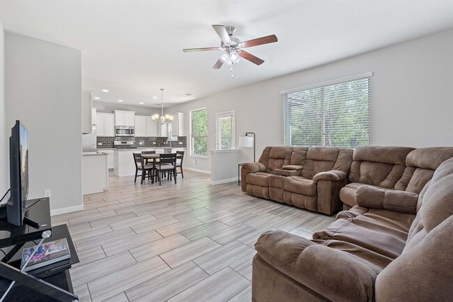 Building Photo - 307 Parkside Dr