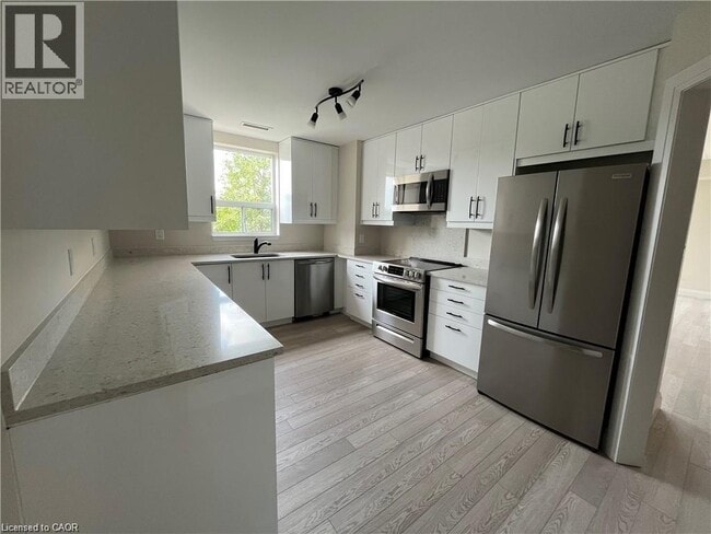 Building Photo - 2085 Amherst Heights Dr