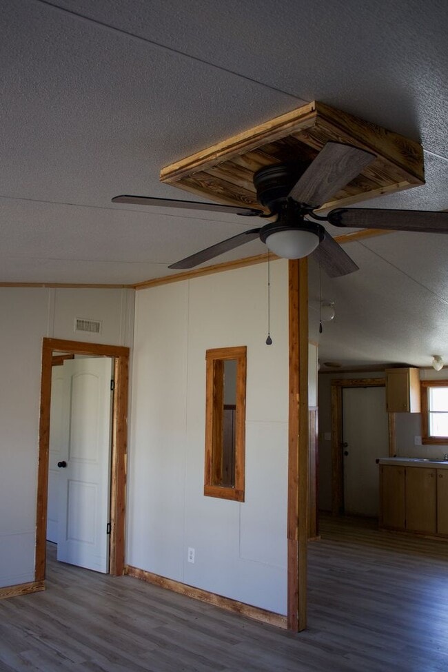 Building Photo - For Rent – 3 Bedroom, 2 Bathroom Home in Cassville, MO