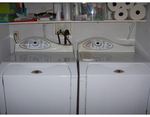 Building Photo - 200 Main St