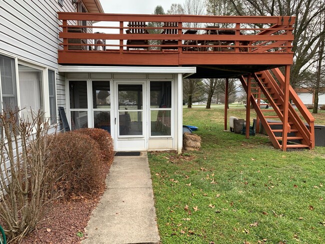Building Photo - 2 bedroom apartment with all utilities inc...