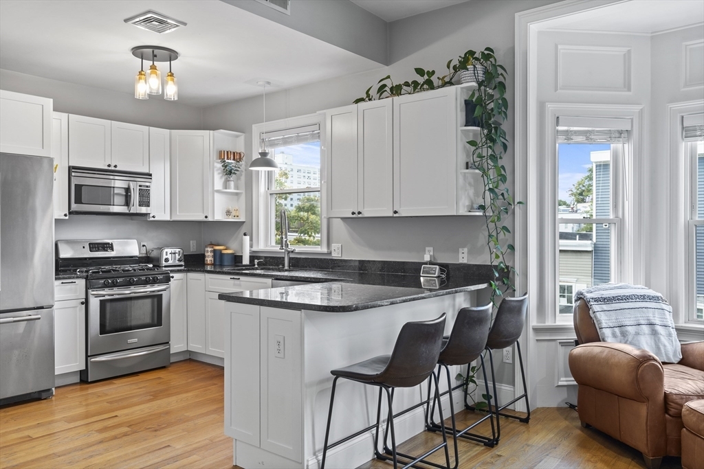 Primary Photo - 150 H St