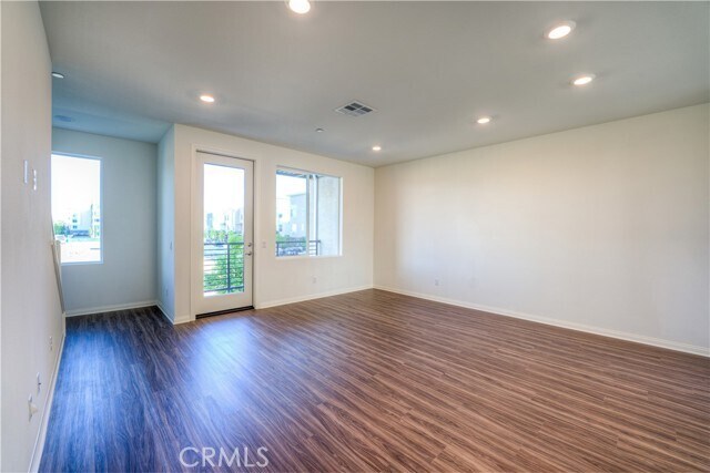 Building Photo - 215 Steely