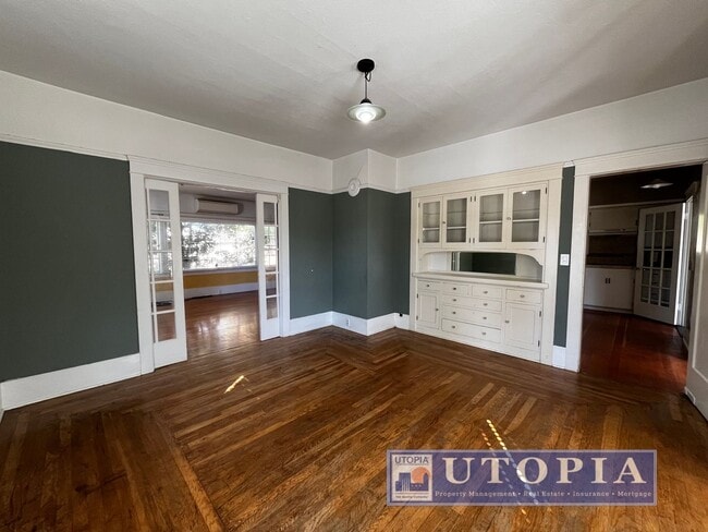 Building Photo - RENT SPECIAL: 50% off 1st months rent if t...