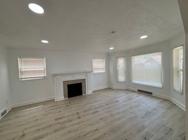 Building Photo - 14800 Woodmont Ave
