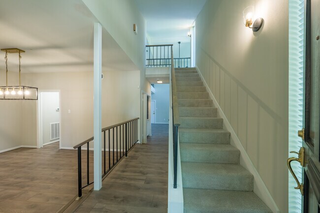 Updated carpet, banisters, lighting and laminate - 5902 Valley Forge Dr