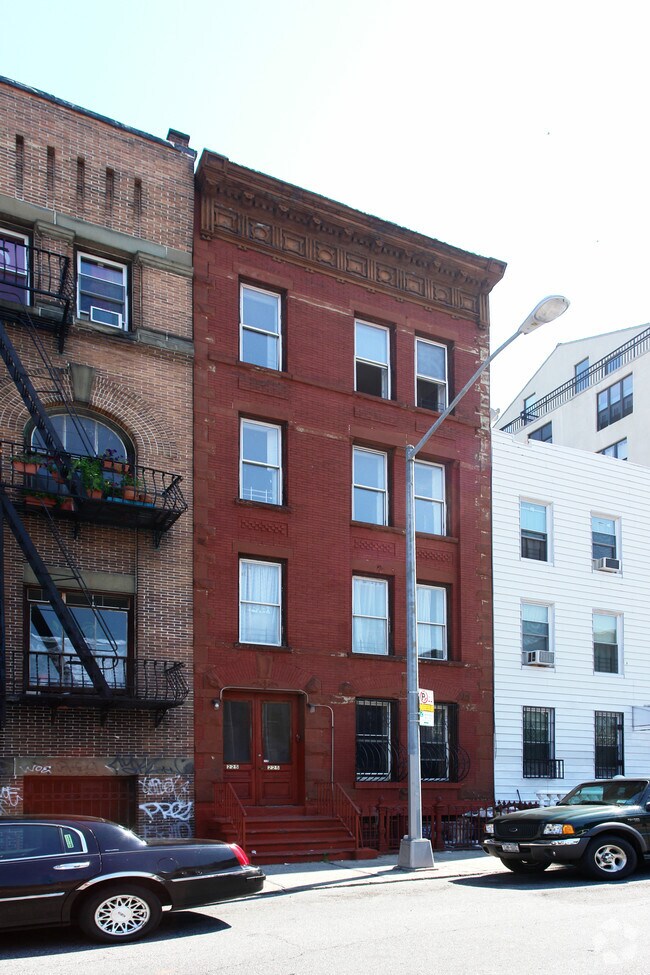 Building Photo - 225 15th St