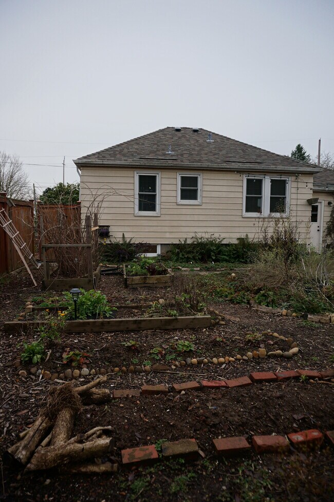 Building Photo - 8415 NE Milton St