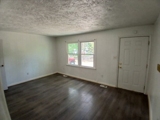 Building Photo - 3 Bedroom Ranch in Mattoponi