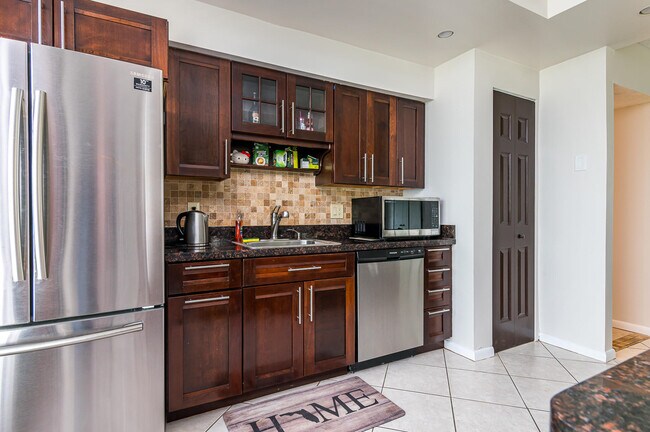 Building Photo - 6237  Old Court Road  104 Boca Raton Fl 33433