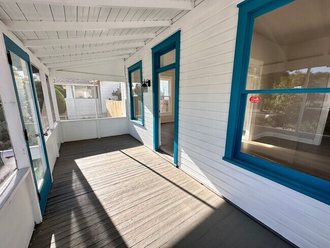 Building Photo - 2 Bedroom 1 Bathroom Located Downtown