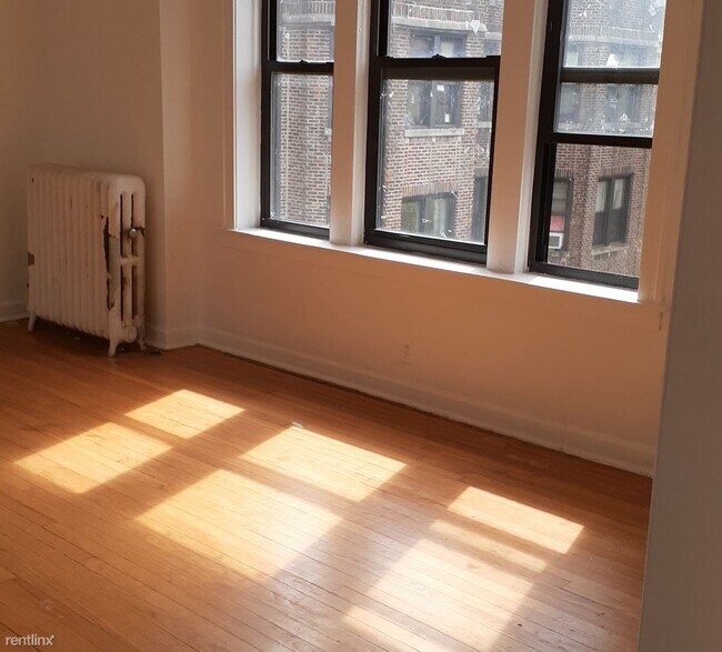 Foto del edificio - 2 br, 1 bath  - 2425 W Greenleaf Ave Apt 3