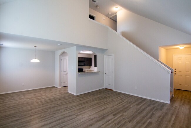 Building Photo - Imperial Heights - 22114 Grand Majestic Dr...