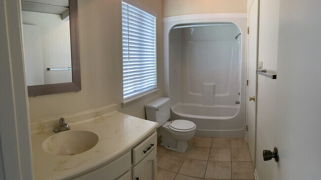 Full Bathroom - 409 Summerview Dr