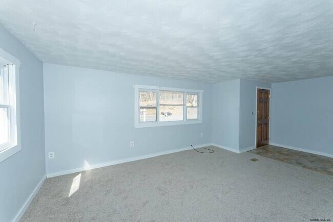 Building Photo - 844 Burden Lake Rd