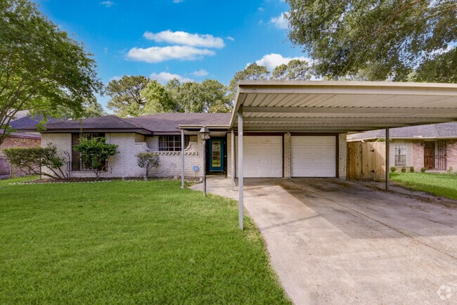 Northwood Manor Apartments for Rent with Extra Storage - Houston, TX ...