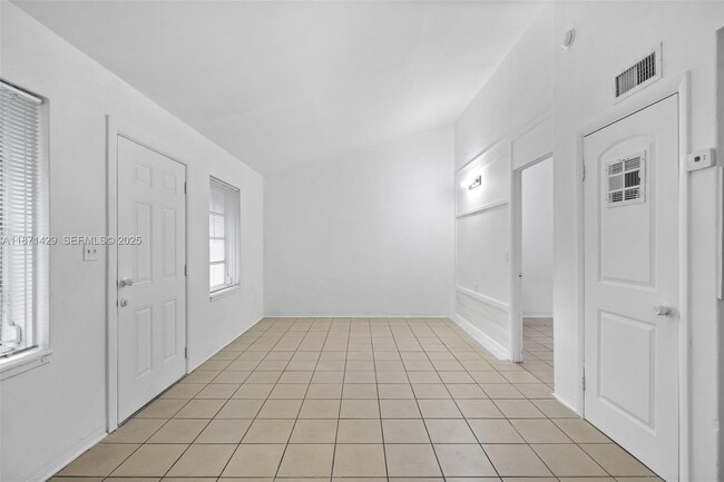 Building Photo - 840 SW 7th St