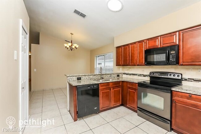 Building Photo - 3 br, 2 bath House - 9760 Piney Point Cir ...