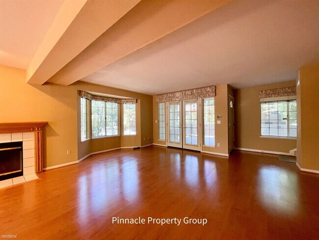 Building Photo - 3 br, 2.5 bath Townhome - 711 Hibiscus Place