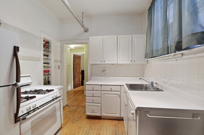 Building Photo - 4846 N Paulina St