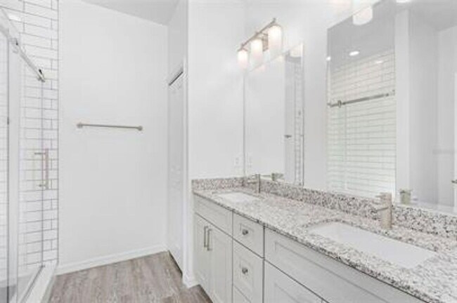 Building Photo - 718 SE 8th Terrace