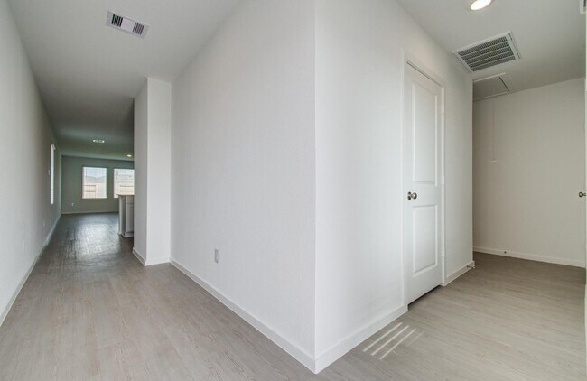 Foto del edificio - 18054 Le Gotte Ln
