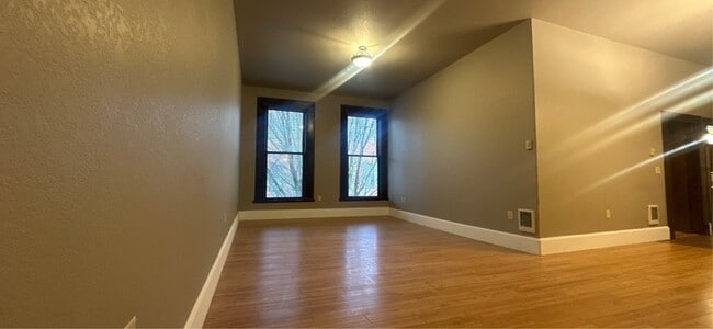 Foto del edificio - 201 E Main St