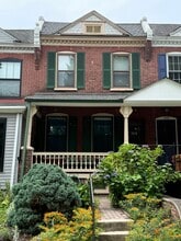 Building Photo - 1018 Wawaset St