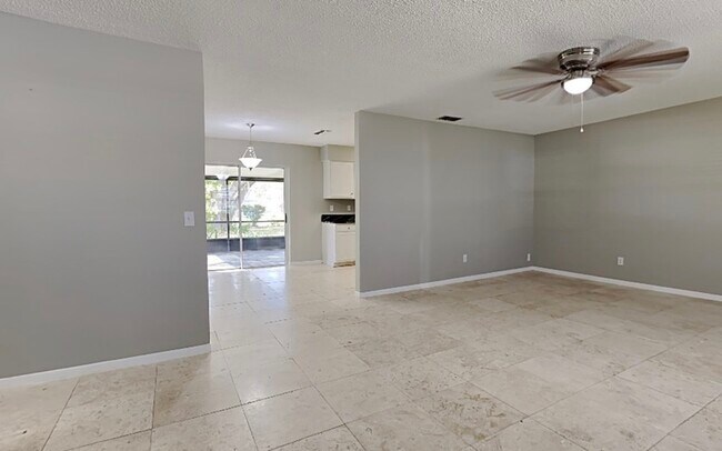 Foto del edificio - 2143 Creek Side Dr