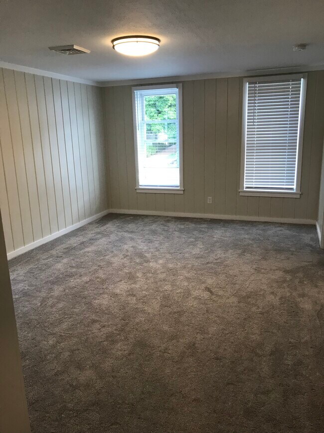 Living Room - 115 E Bishop St