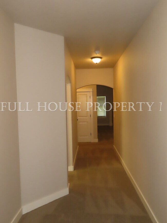 Foto del edificio - 3 br, 2 bath House - 914 Pennington Ct.
