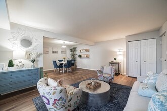 Building Photo - The BLVD at White Springs