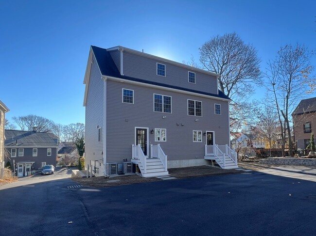 Building Photo - 17 Belknap St