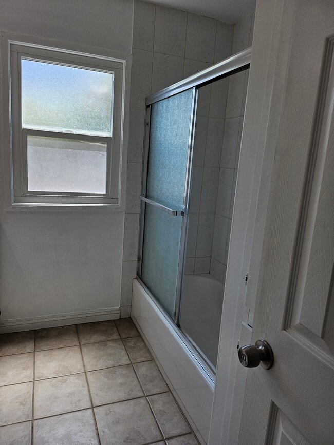 Building Photo - 2880 Santez Dr
