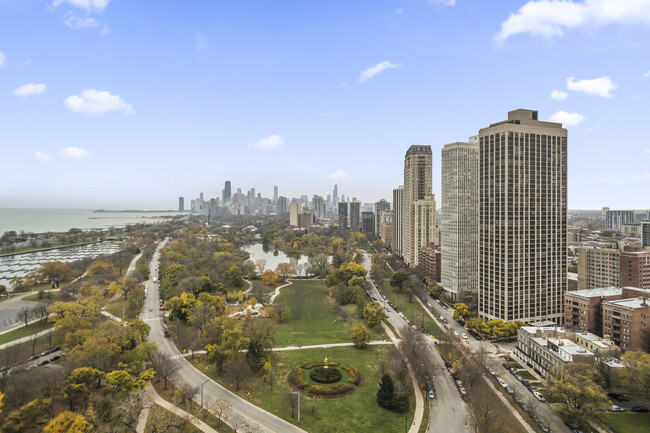 Foto del edificio - 330 W Diversey Pkwy