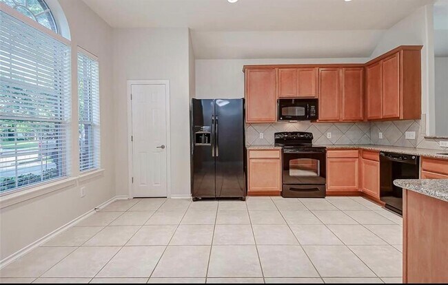 Building Photo - 21923 Field Green Dr