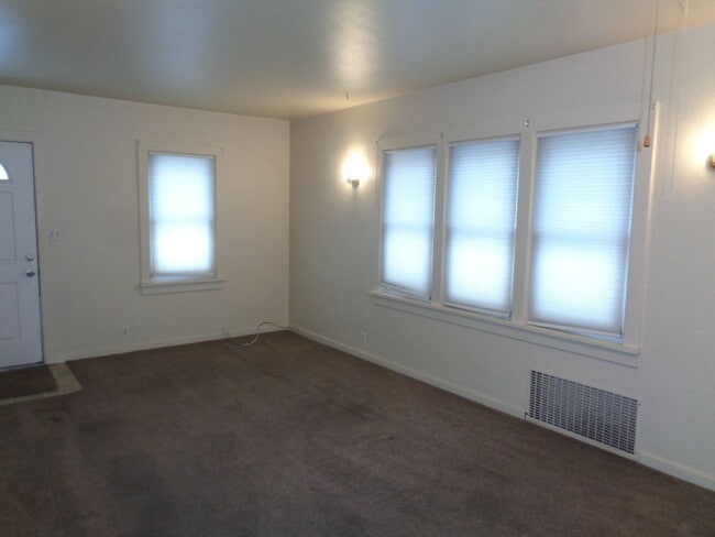 Building Photo - 602 Yellowstone Ave