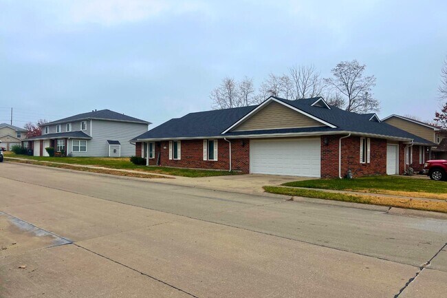 Foto del edificio - 2402 Garden Dr