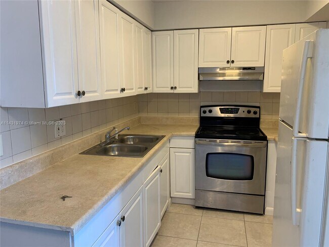 Foto del edificio - 801 SW 7th St