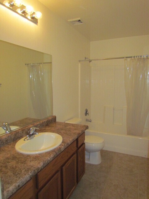 Building Photo - Madera Highlands 5 Bedroom Home!