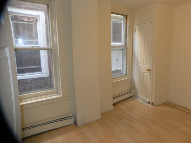 Building Photo - 6033 Elmwood Ave