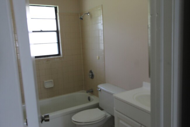 Foto del edificio - Ursus Holdings LLC (2455 TD)