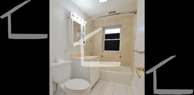 Building Photo - Parking Space Incl; Pet Friendly; Washer/D...