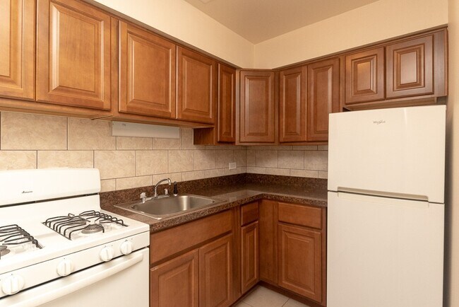Building Photo - 443 W Aldine Ave