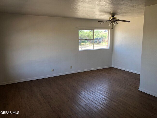 Foto del edificio - 8613 Mt Shasta Dr