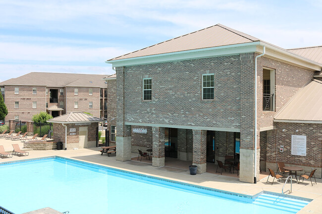 Piscina - The Quarters at W Lafayette - Student Living