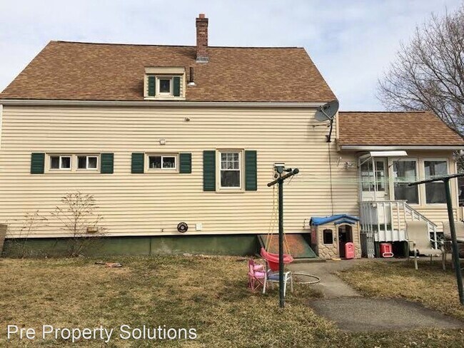 Building Photo - 3 br, 1.5 bath House - 10 Newton Avenue