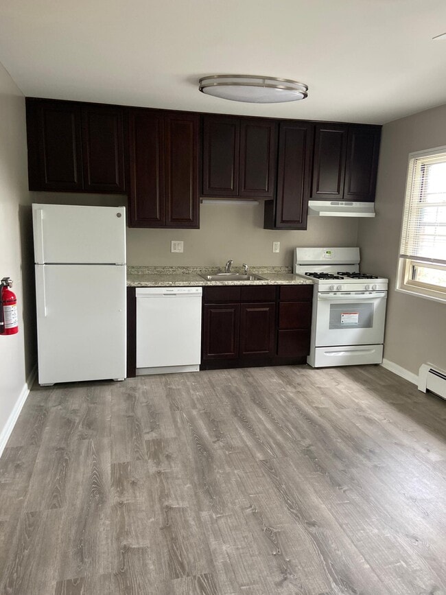 Photo - 255 Main St Apartments