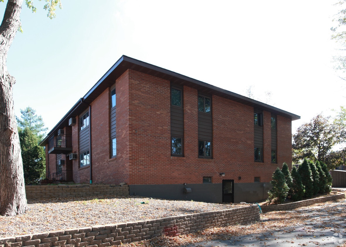 Building Photo - 635 Pine St