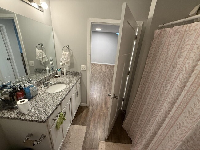 Building Photo - Prime Location Giant four-bed two-bath off Greenway in Longfellow!
